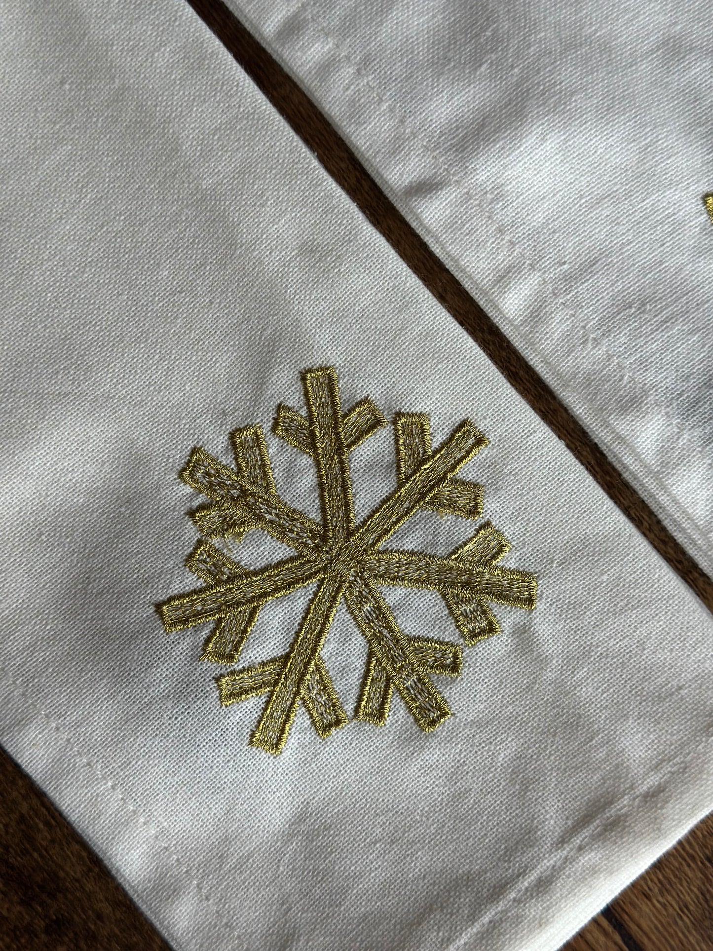 NA-SE-027 Servilletas Blancas Copo de Nieve Grande Dorado Navidad x 4