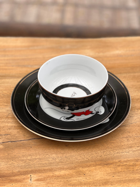 NA-VA-002 Vajilla Disney Negro con Blanco Navidad 8 puestos 24 piezas