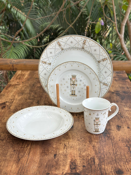 NA-VA-008 Vajilla Cascanueces Navidad Set x 4. 4 Puestos