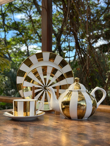 NA-VA-014 Vajilla Rayas Doradas. 8 Puestos