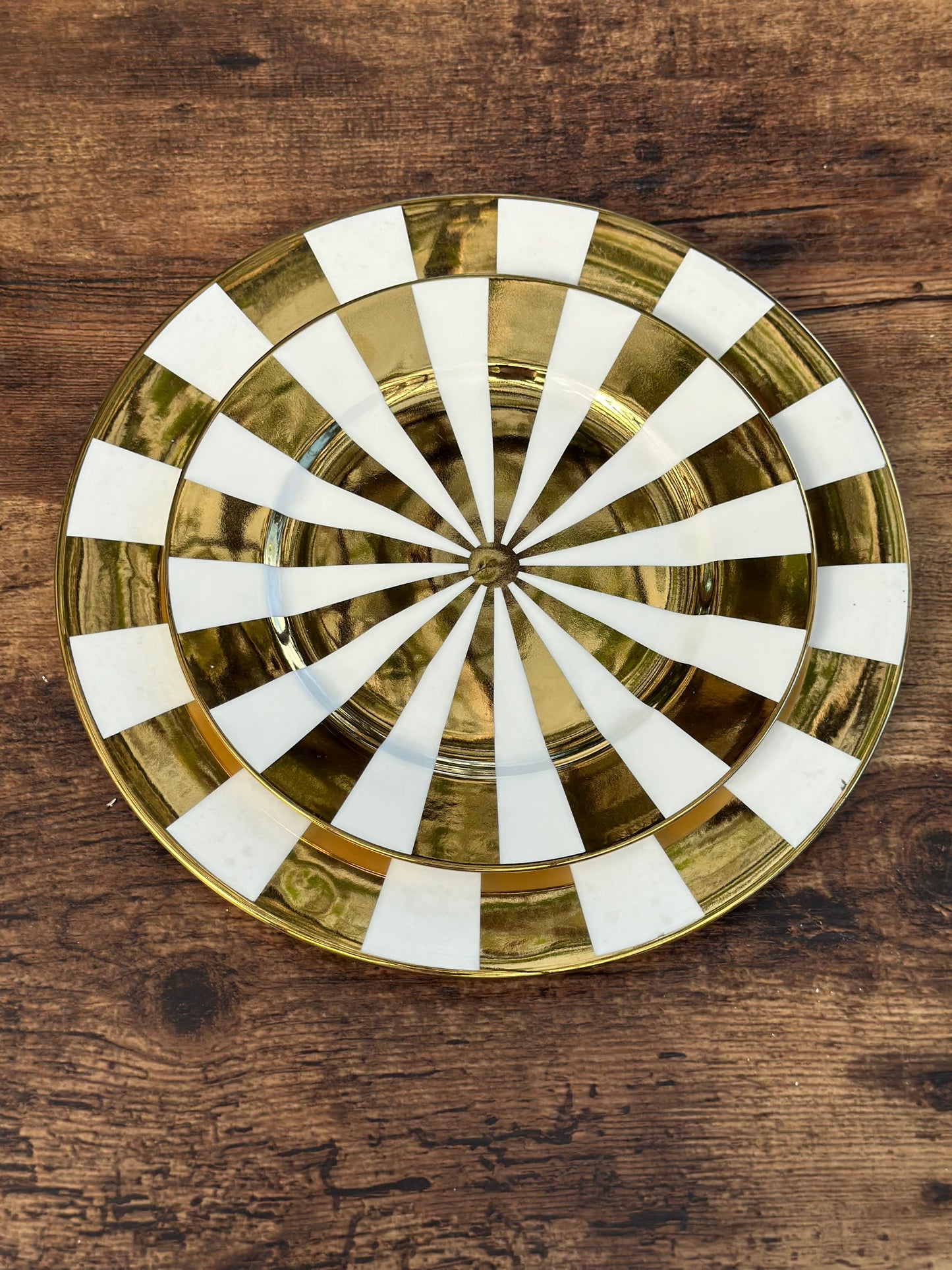 NA-VA-014 Vajilla Rayas Doradas. 8 Puestos