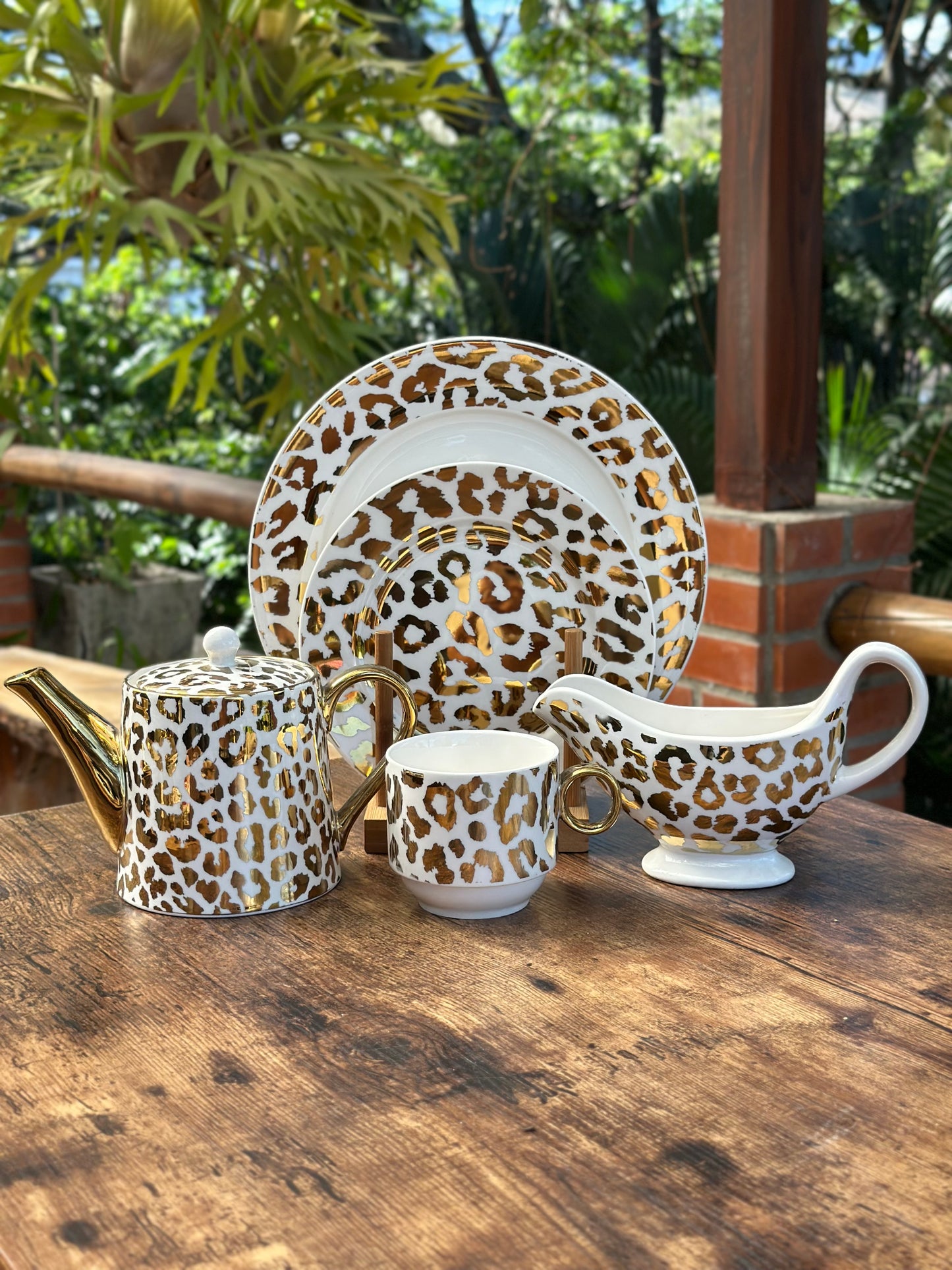 NA-VA-015 Vajilla Animal Print Dorado. 8 Puestos & Set de Te