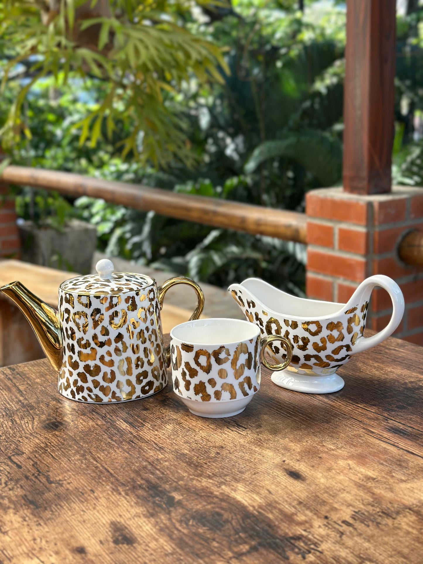 NA-VA-015 Vajilla Animal Print Dorado. 8 Puestos & Set de Te