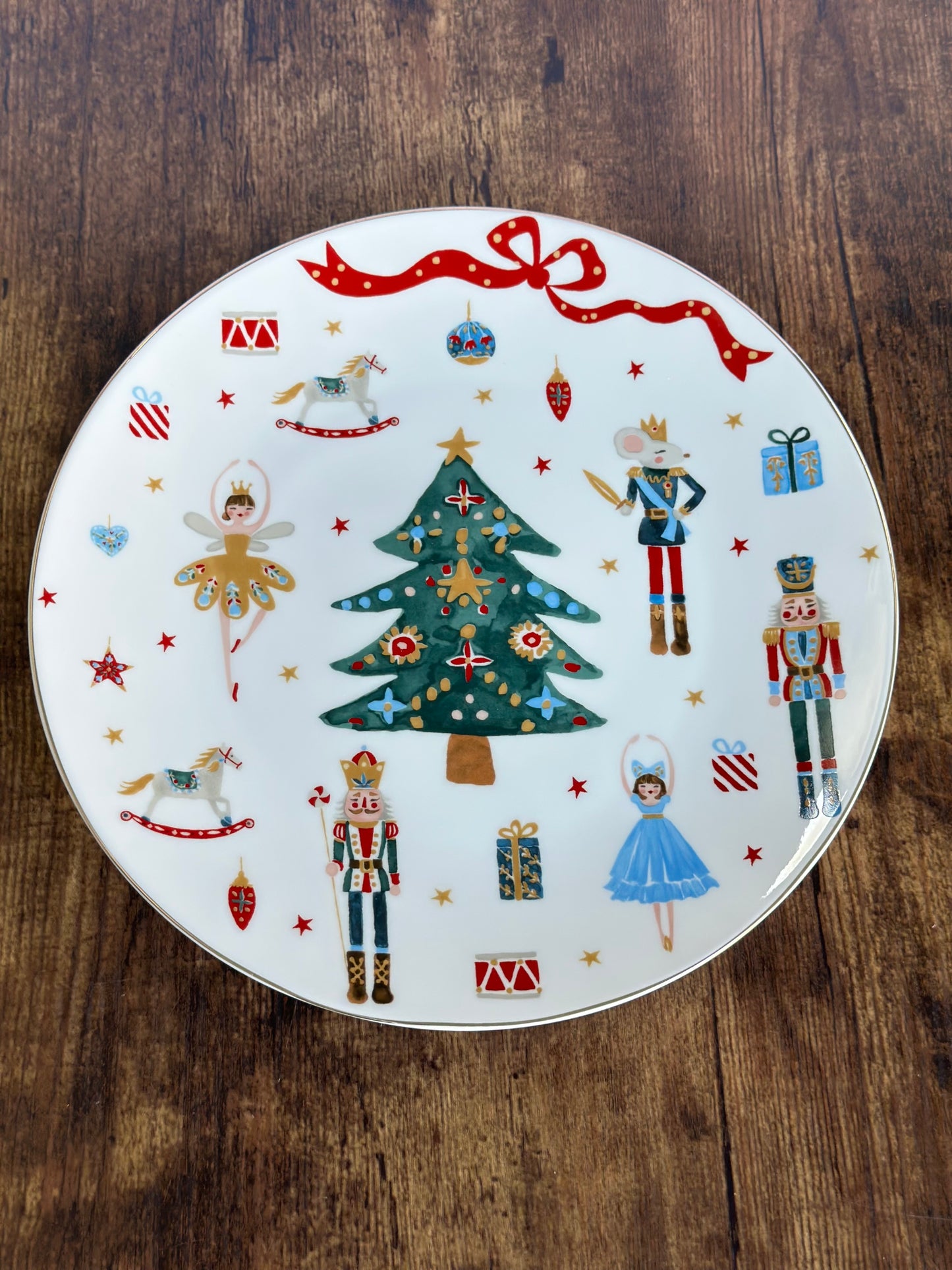 NA-VA-018  Vajilla Cascanueces con Moño & Arbol Rojo y Blanco Rayas y Puntos. 8 Puestos