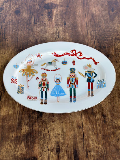 NA-VA-018  Vajilla Cascanueces con Moño & Arbol Rojo y Blanco Rayas y Puntos. 8 Puestos