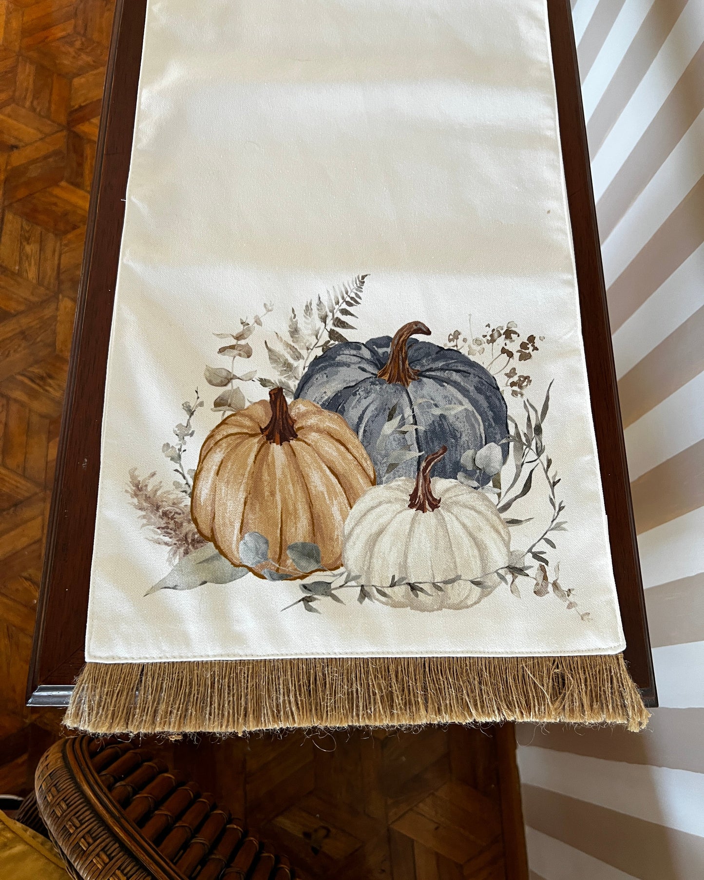 OT-CA-002 Camino de Mesa Blanco Calabazas Azules, Extremos Yute Otoño