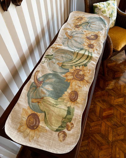 OT-CA-005 Camino de Mesa Natural Calabazas Azules y Girasoles Otoño