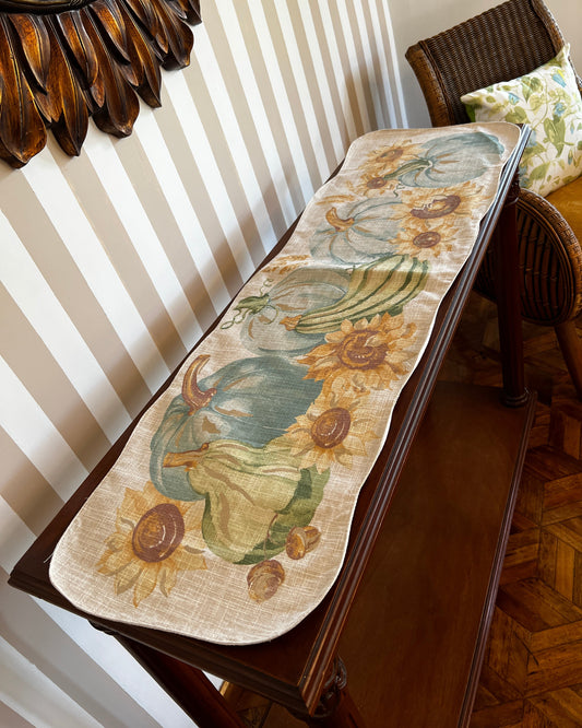 OT-CA-005 Camino de Mesa Natural Calabazas Azules y Girasoles Otoño