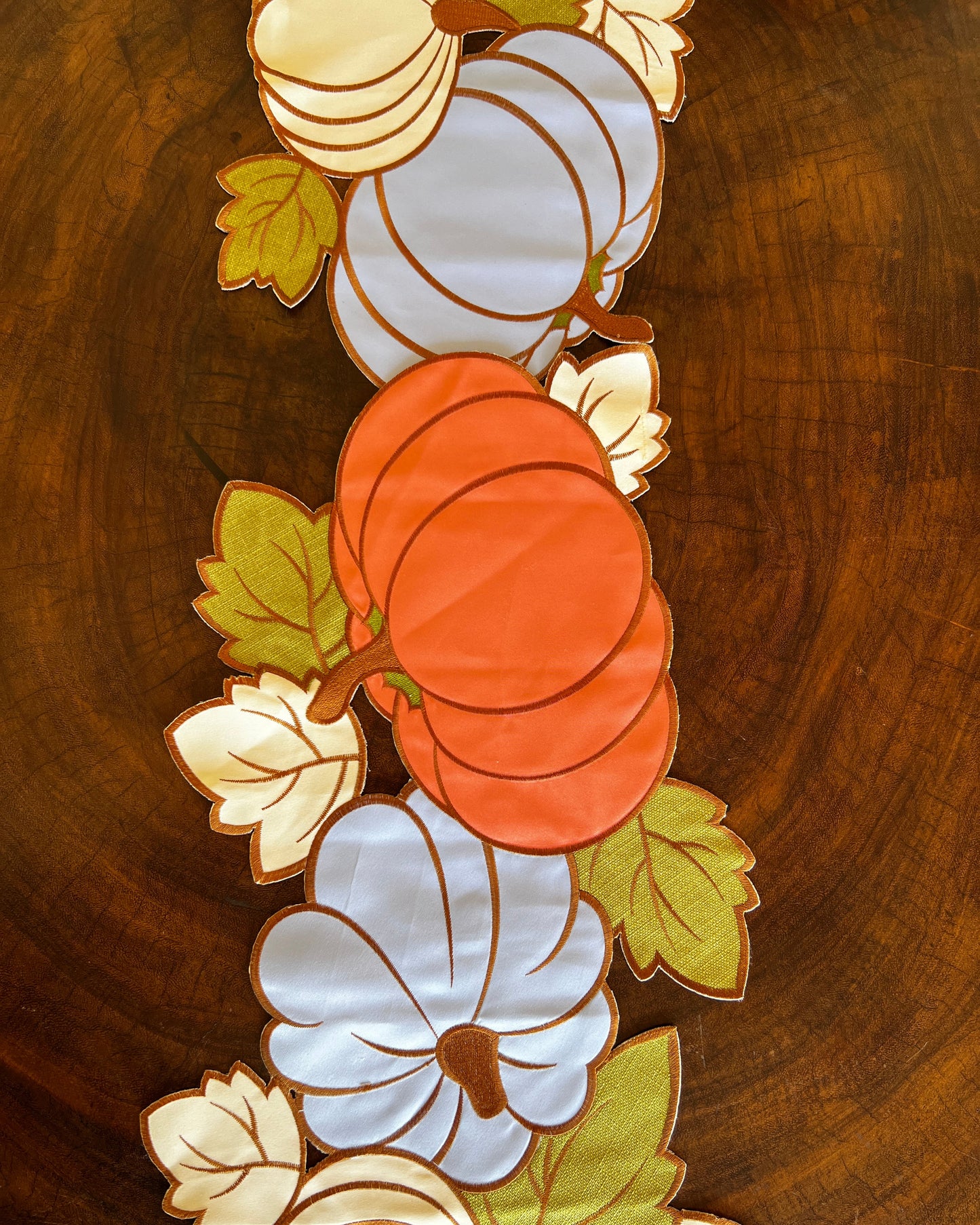 OT-CA-008 Camino de Mesa Calabazas Pastel Bordado Otoño