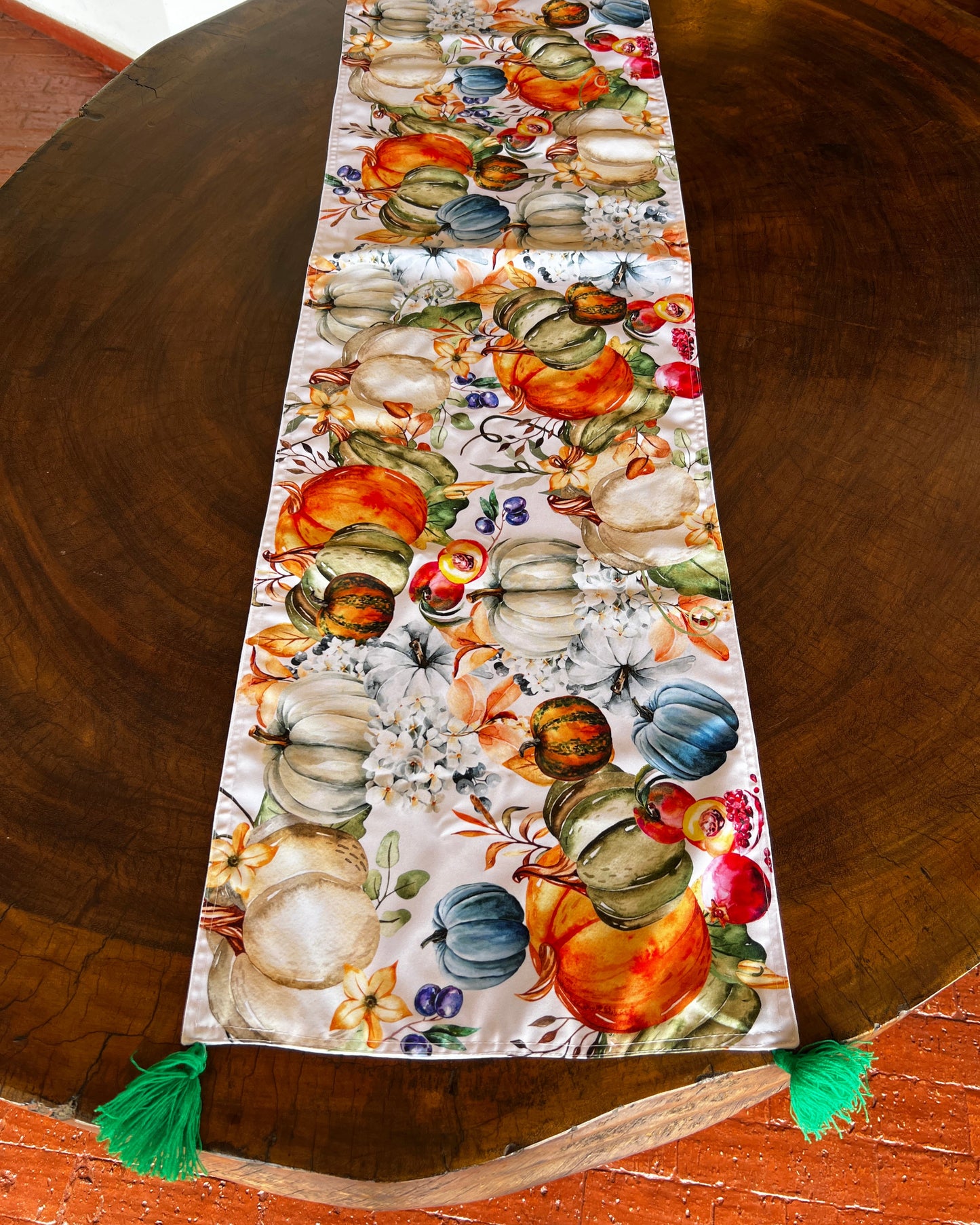 OT-CA-011 Camino de Mesa Estampado Calabazas y Frutas Otoño