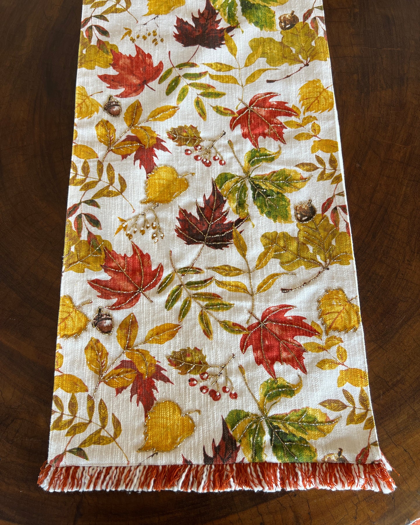 OT-CA-013 Camino de Mesa Hojas de Otoño Rebordado Piedras