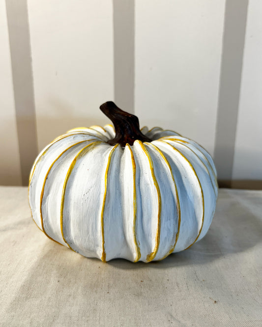 OT-DE-013 Decoración Calabaza Blanca Rayas Doradas 13cm Otoño