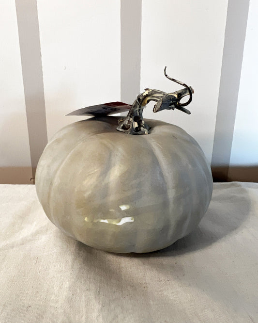 OT-DE-031 Decoración Calabaza Resina Gris 13cm Otoño