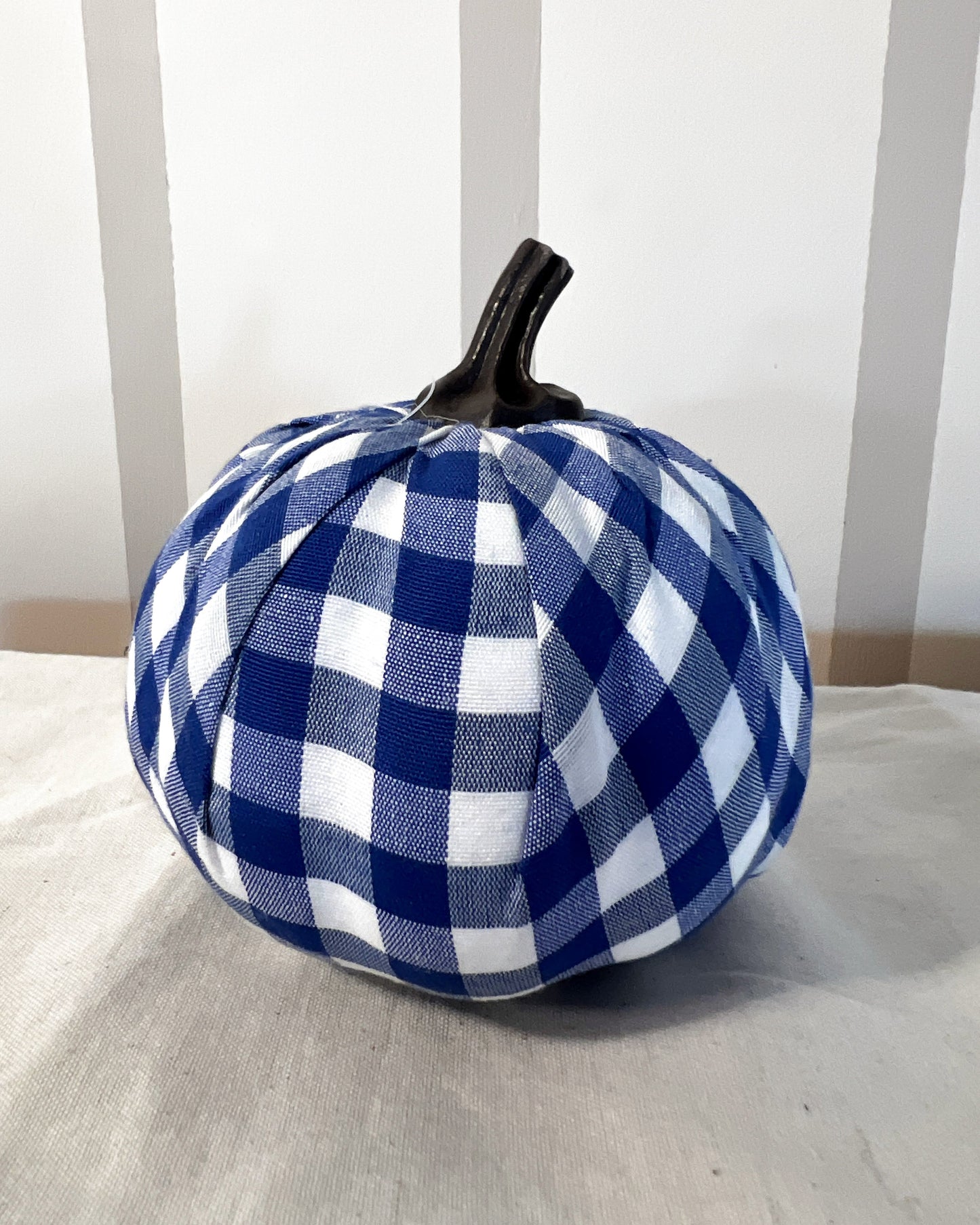 OT-DE-032 Decoración Calabaza Cuadros Blancos y Azul 10cm Otoño