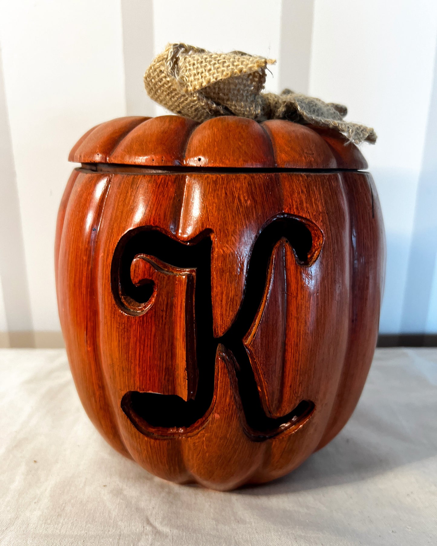 OT-DE-062 Decoración Calabaza Grande con Tapa Moño Yute Otoño