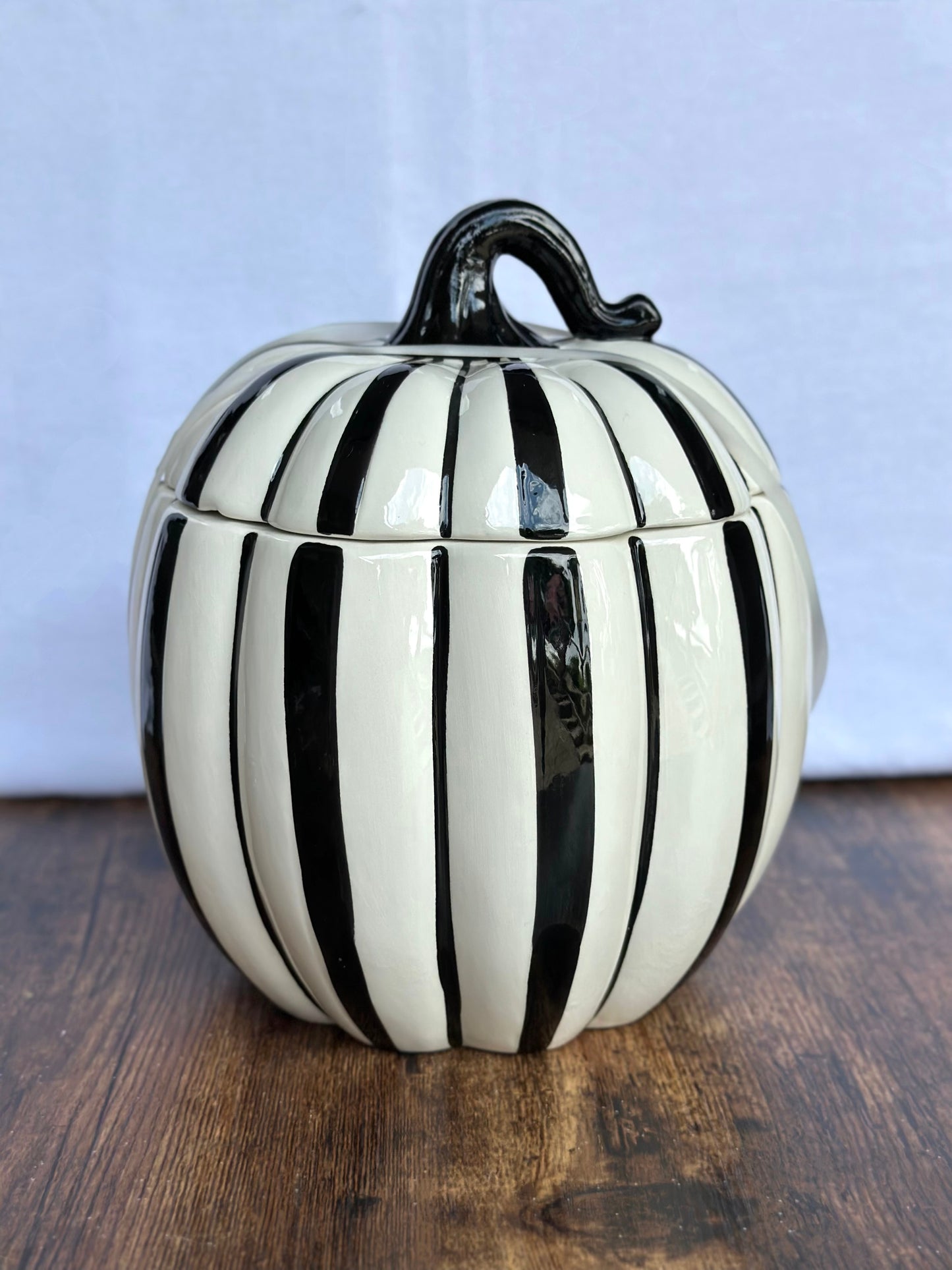 OT-DE-094 Bombonera Calabaza Rayas Blancas & Negras