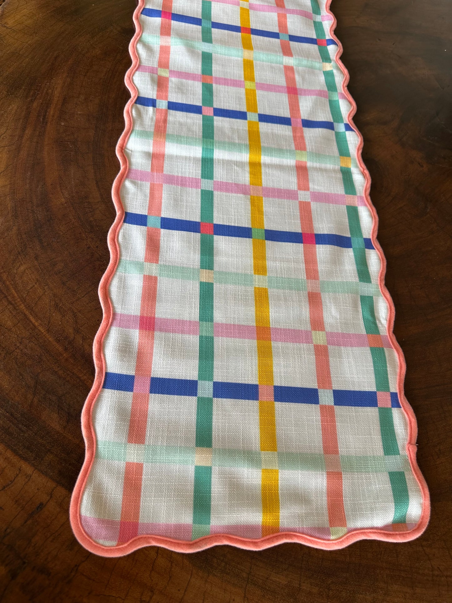 TT-CA-001 Camino de Mesa Cuadros Pastel