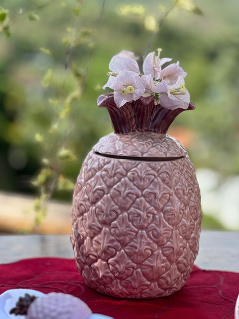 MA-DE-005 Bombonera Piña Rosa & Lila. Con Flores